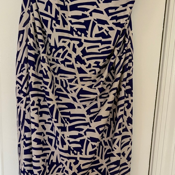 Abstract Blue and Off White Dress - Picture 4 of 8